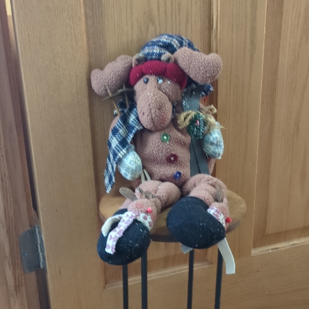 Vtg Charming Brown Moose Holiday Plush Shelf Sitter.